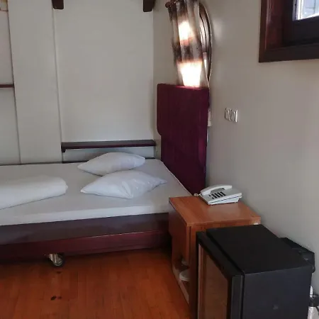 Tuzla Hotell *
