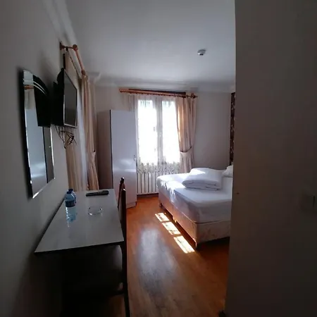 Tuzla Hotell *